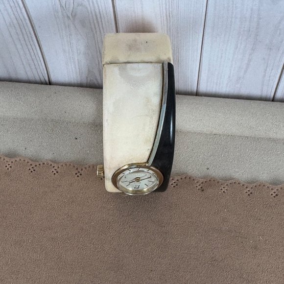 Vintage Rare Find Christian Dior watch by Bulova with Bakelite Bracelet working - Picture 7 of 10